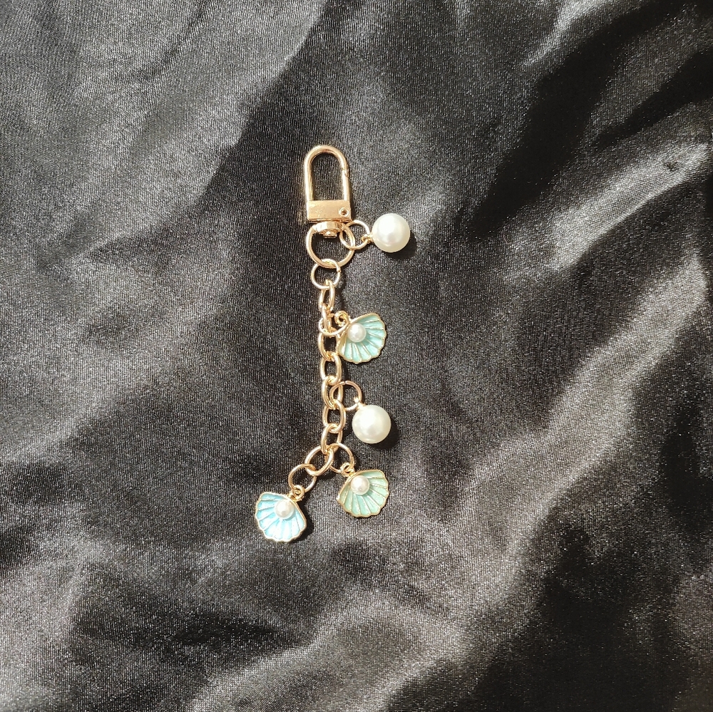 Beach Shell Pearl Gold Tone Bag Charm Keychain | Coastal Purse Accessory - Picture 2 of 2